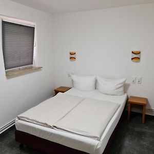 Kleine Kamer met een King Size Bed